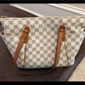 AUTHENTIC GORGEOUS LOUIS VUITTON TOTALLY PM